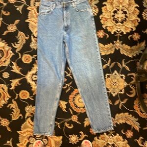Vintage mom high waisted jeans. Eddie Bauer size 14 inseam 33.  Like size 10 now